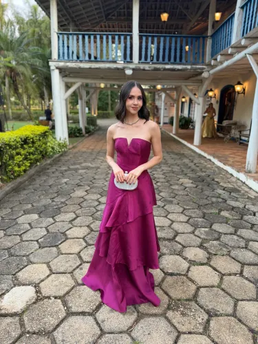 Vestido Longo Festa em Zibeline com Decote V sem Alças e Babados em Camadas - Naomi Fúcsia