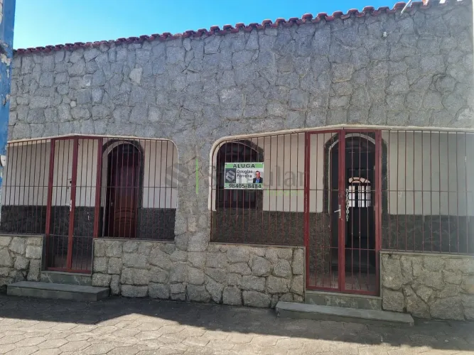 Casa Ampla com 3/4 (ou 4 quartos) e Quintal Grande no Centro de Lima Duarte