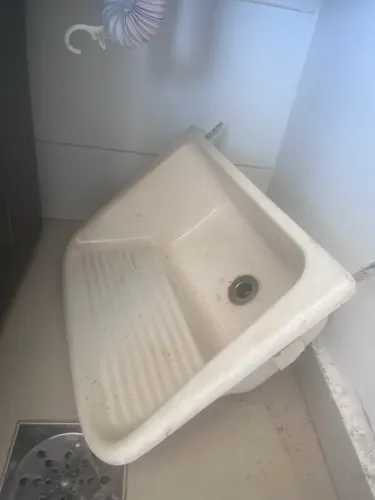 Tanque de Lavanderia em Fibra/Plástico Branco - Usado