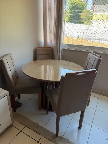 VENDO MESA DE JANTAR 4 CADEIRAS