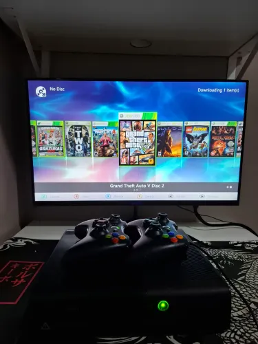 Xbox 360 Super Slim Desbloqueado + 2 Controles + 7 Jogos