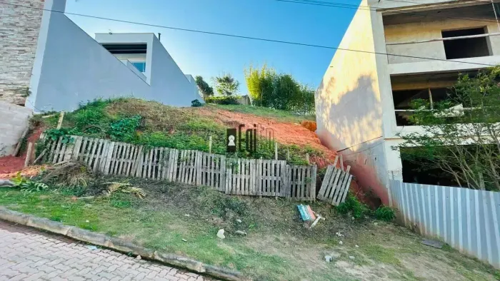 Imóvel para venda possui 439 metros quadrados em Salvaterra - Juiz de Fora - MG