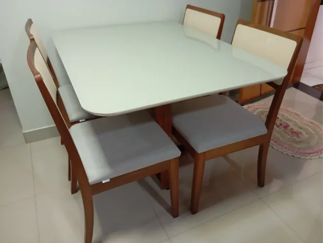 Mesa nova 4 cadeiras madeira