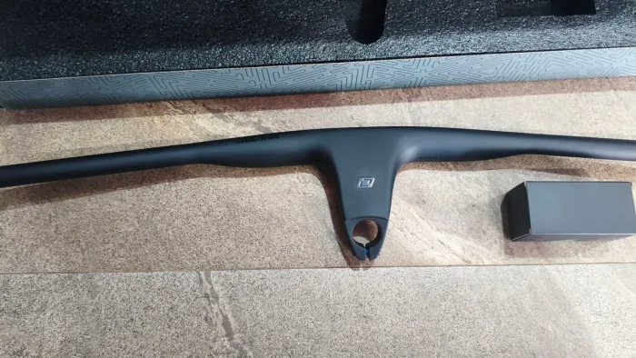 Guidão carbono integrado 