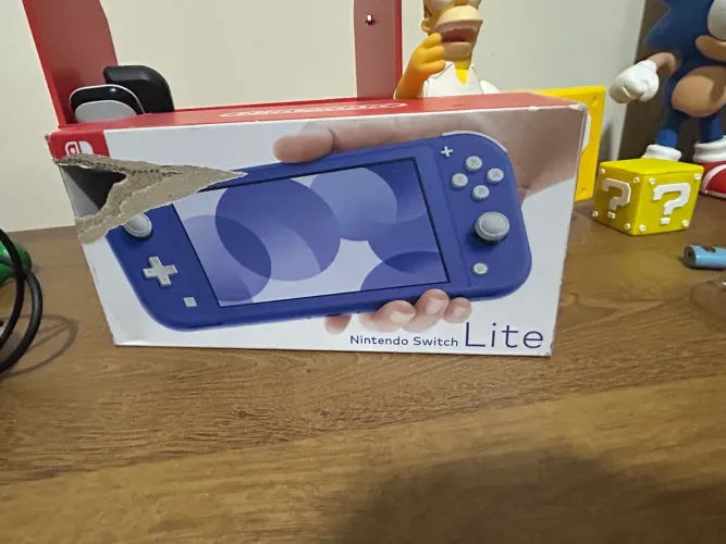 Nintendo Switch light com jogo caixa
