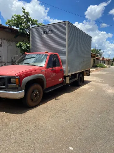 Caminhão trabalhando GMC