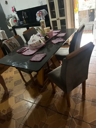 Mesa 4 cadeiras