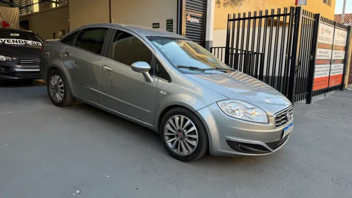 Fiat Linea Essence 1.8 Flex 16V 4P 2015