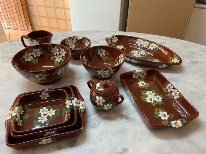 Travessas em porcelana Weiss.Relíquia, 1970. 09 peças