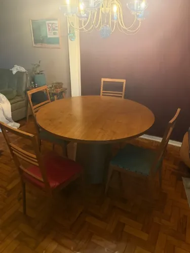 Mesa de jantar e cadeiras + 02 cadeiras jardim grátis