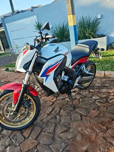 650 f!!!!!!!!!!!!!!!!!!!!! moto defina trato máximo cuidado sem detalhes.