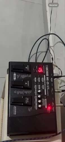 Pedaleira guitarra boss me25