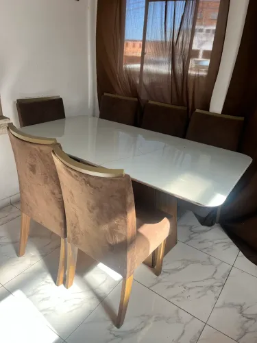 Mesa com 6 cadeiras