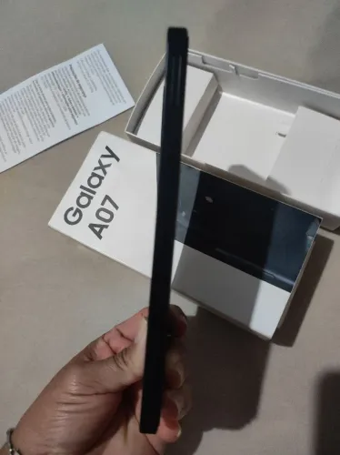 Vendo celular novo ligado apenas uma vez ainda está na garantia!