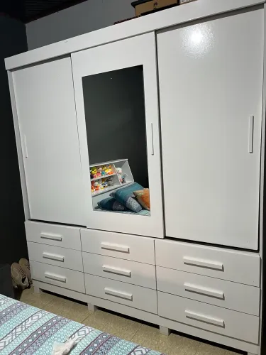 Guarda Roupa em ótimo estado
