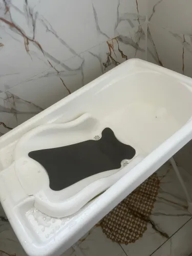 Banheiro de bebê com suporte 