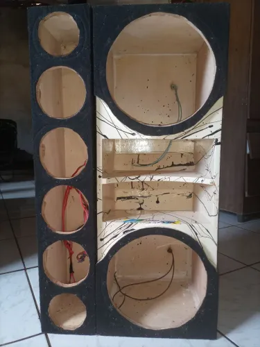 Vendo caixa de som e corneteira por 400 reais