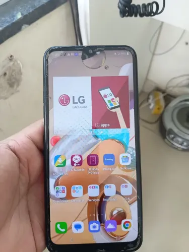 Vendo celular LG 150 reais.