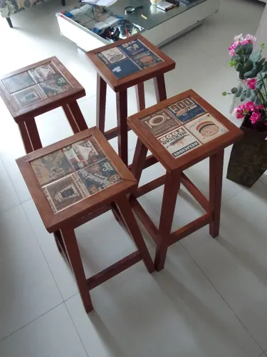 Banquetas madeira.