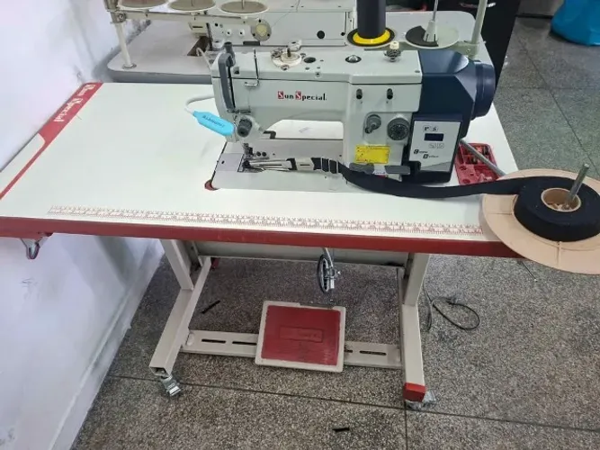 Máquina de costura Zig-Zag Sun Special Direct Drive + Aparelho de Viés