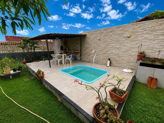 Casa Triplex para Locação com Suíte, Hidromassagem, Piscina e Amplo Quintal