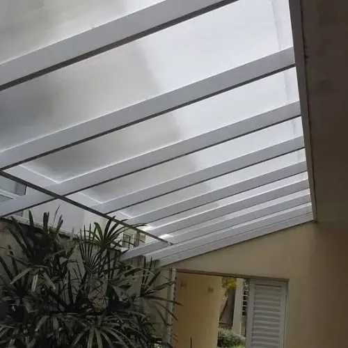 Cobertura para garagem e corredor 
