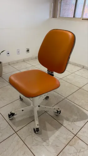 Cadeira Giratória Laranja