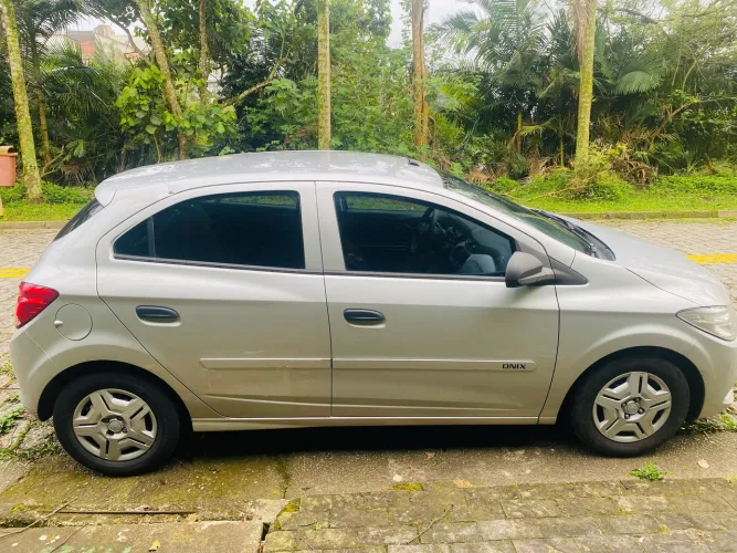 Chevrolet Onix JOY Hatch 1.0 8V Flex Mec. 4P 2018