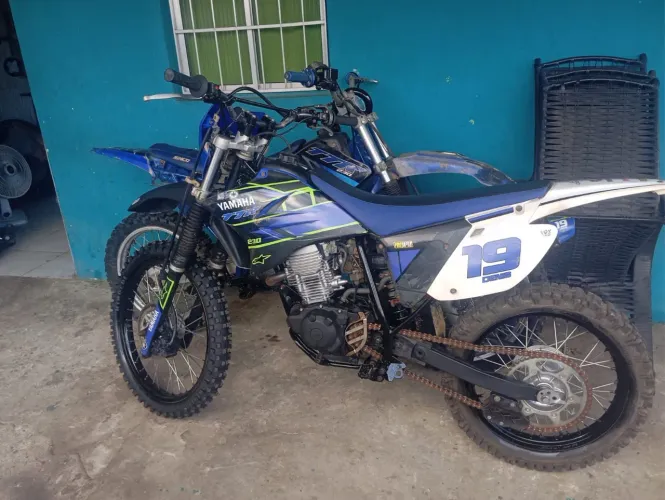 Moto ttr 230 ano 2012 ponta pra roda 