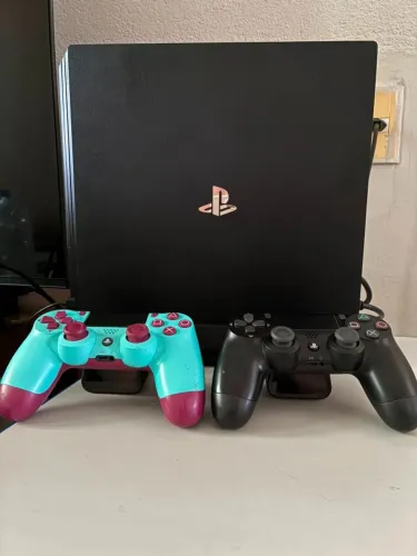 Vende-se PS4 PRO