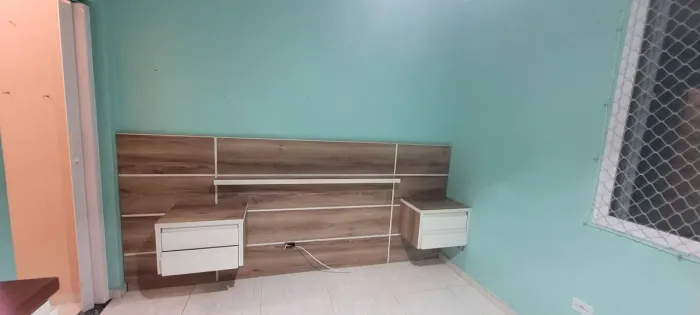 Cabeceira de cama em madeira