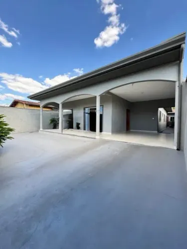 CASA AMPLA E ESPAÇOSA A VENDA