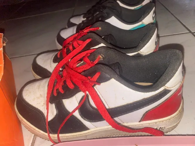 Vende-se dois tênis no precinho 