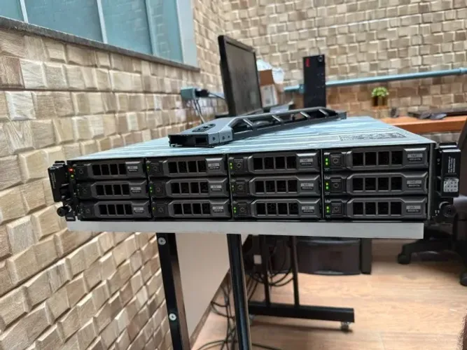 Storage Dell PowerVault MD3200 | 12x HD 600GB SAS 15K | Completa com Trilhos e Bezel