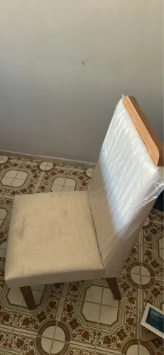 Jogo de mesa com 6 cadeiras