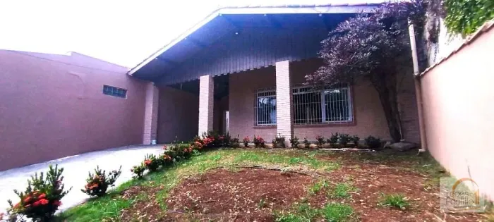 Casa térrea no Centro da cidade de Atibaia, para comercial ou residencial!!
