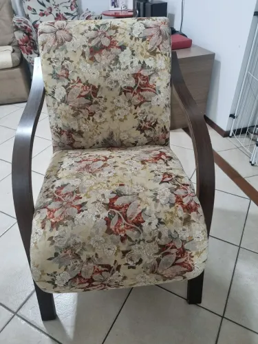 Cadeira De Aproximação / Poltrona Floral Com Braços De Madeira Curvados