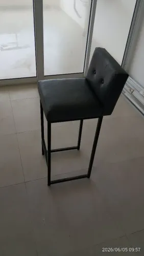 Cadeira com os pés de ferro