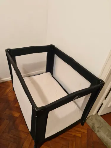 Berço Portátil Dobrável / Cercado Chiqueirinho Preto em Excelente Estado