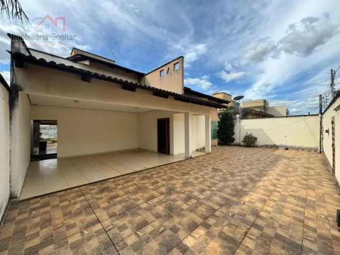 Casa com 3 dormitórios para alugar, 255 m² por R$ 5.500/mês - 407 Sul (Arso 43) - Palmas/T