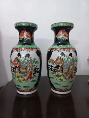 Par de Vasos de Gueixas De origem chinesa belissimos