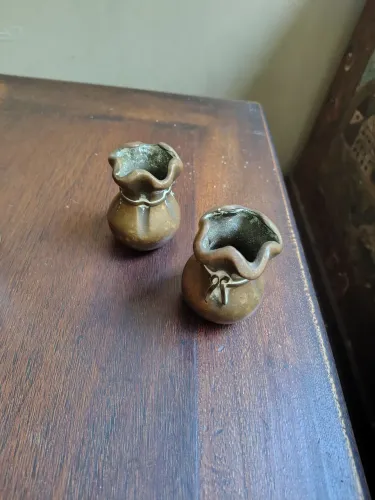 Par de miniaturas bronze "saco de dinheiro"