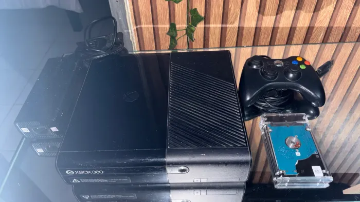 XBOX 360 SUPER SLIM DESBLOQUEADO + 40 JOGOS - COMPLETO