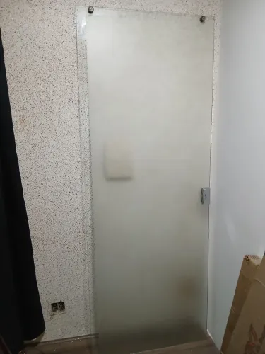 Porta de vidro para venda, altura 2.23 e largura 0.85.