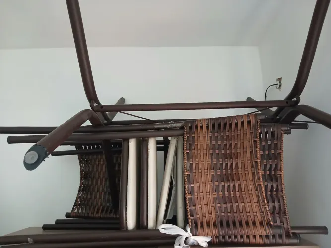 Vende se mesa de marmore 4 cadeiras