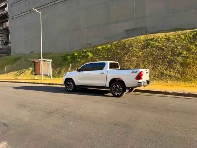 Toyota Hilux CD SRX 4X4 2.8 TDI 16V Diesel Aut. 2025