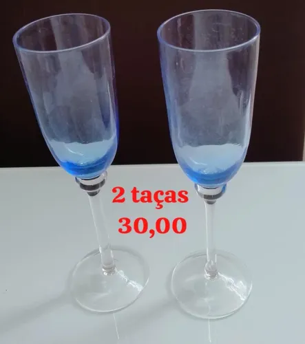 Taças e louça antiga de chá e cafezinho