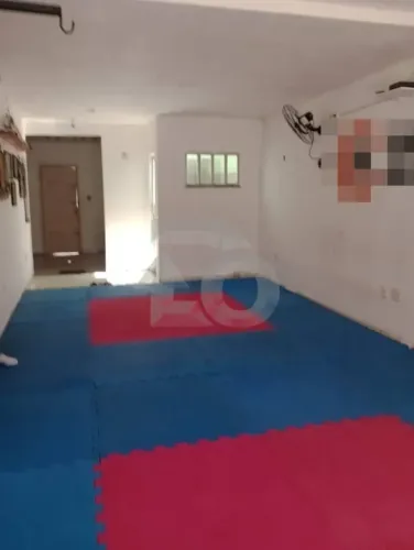 Casa Ampla no Ponto Novo à Venda com 2 Suítes e Dependência Completa