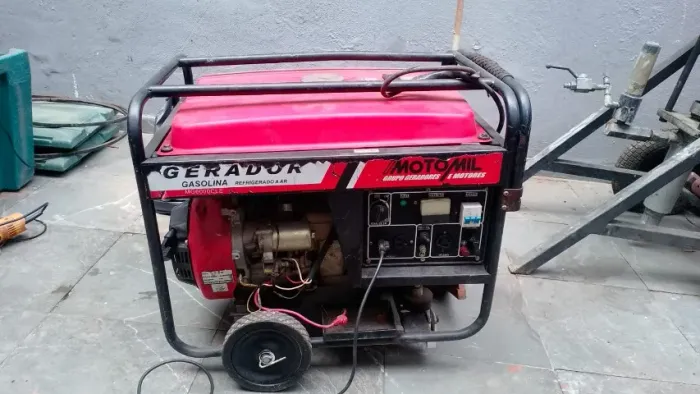 gerador bivolt 110/220v Motomil MG6000CLE 6 KVA em bom estado funcionamento p sitio obras