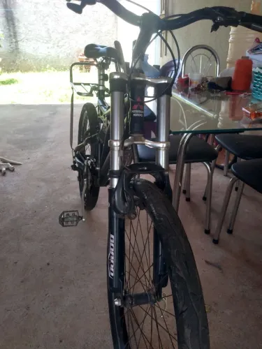 Bicicleta Mountain Bike Aro 26 Câmbio Shimano. Ótimo estado. Aceito trocar por motocicleta